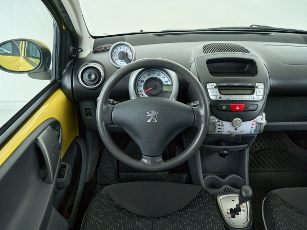 Peugeot 107, I Рестайлинг фото №10