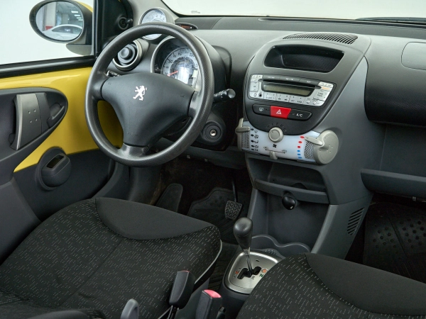 Peugeot 107, I Рестайлинг фото №11