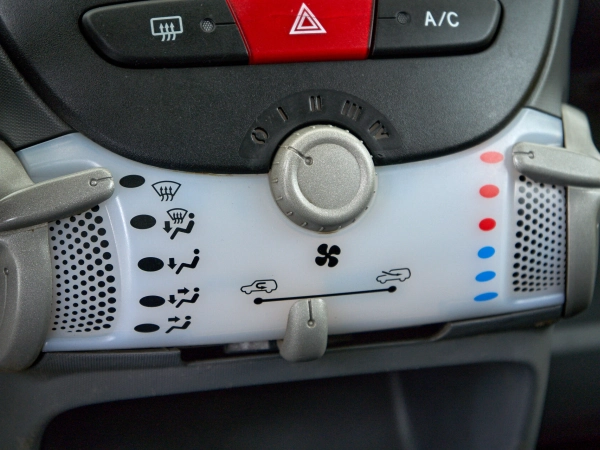 Peugeot 107, I Рестайлинг фото №14
