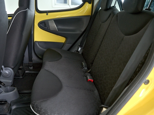 Peugeot 107, I Рестайлинг фото №17