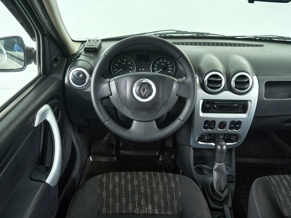 Renault Logan, I Рестайлинг фото №10