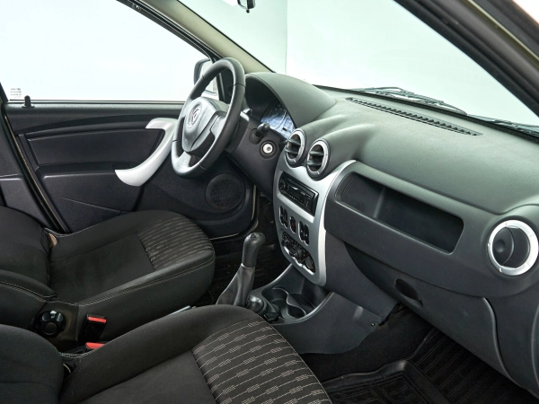 Renault Logan, I Рестайлинг фото №12
