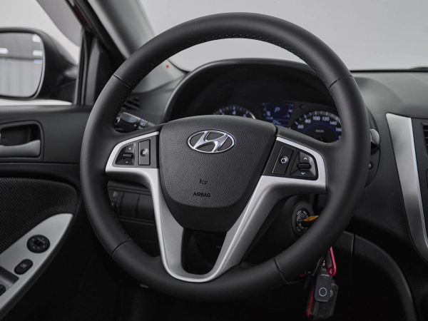 Hyundai Solaris, I фото №10