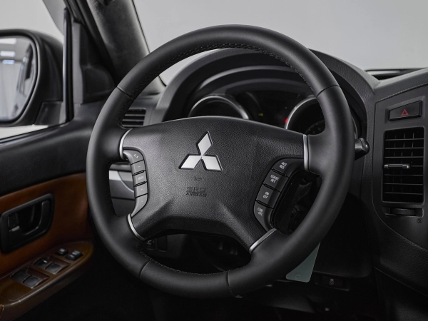 Mitsubishi Pajero, IV Рестайлинг 1 фото №10