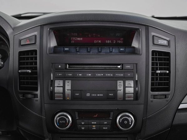 Mitsubishi Pajero, IV Рестайлинг 1 фото №16