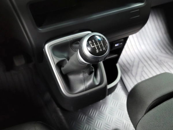 Hyundai Staria, I фото №7