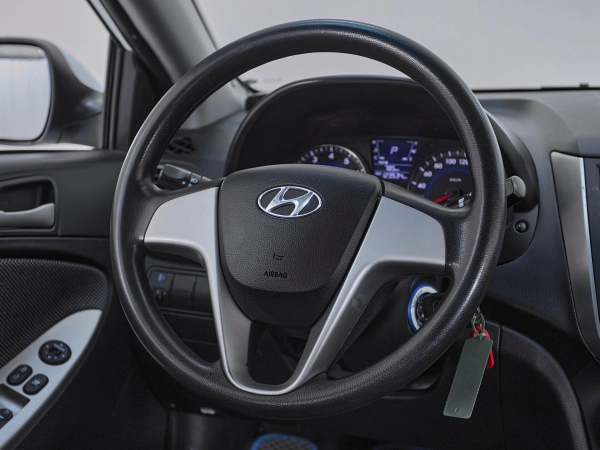Hyundai Solaris, I фото №10