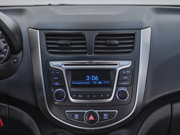 Hyundai Solaris, I фото №12