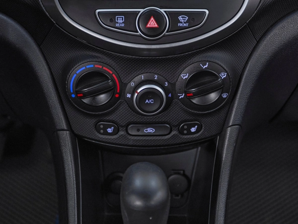 Hyundai Solaris, I фото №13