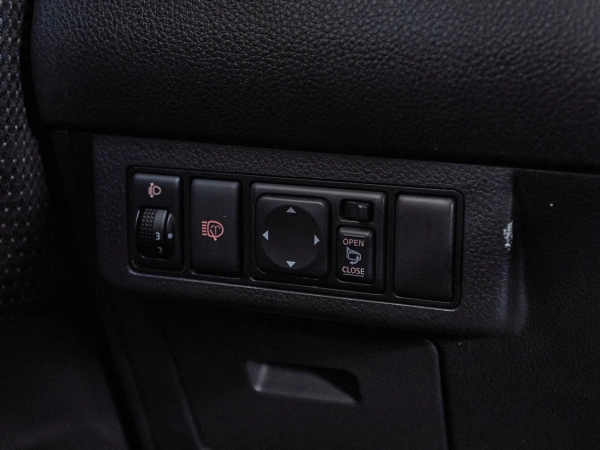 Nissan Tiida, I Рестайлинг фото №13