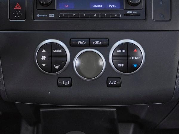 Nissan Tiida, I Рестайлинг фото №15