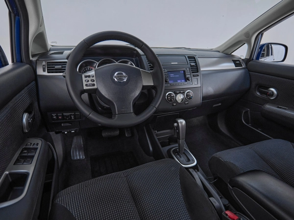 Nissan Tiida, I Рестайлинг фото №7