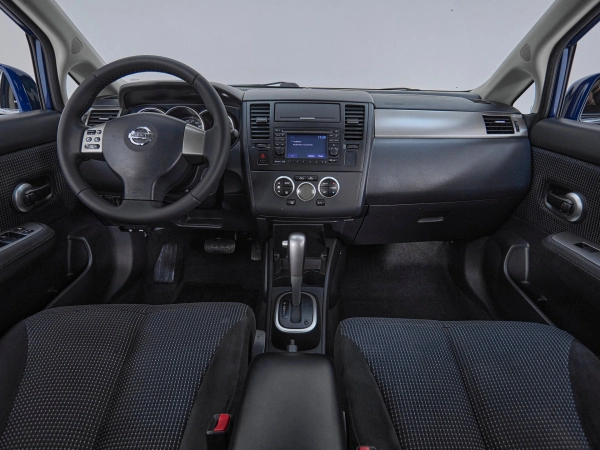 Nissan Tiida, I Рестайлинг фото №8