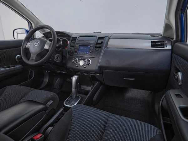 Nissan Tiida, I Рестайлинг фото №9