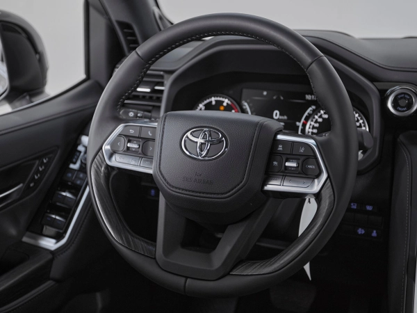 Toyota Land Cruiser, 300 Series фото №11