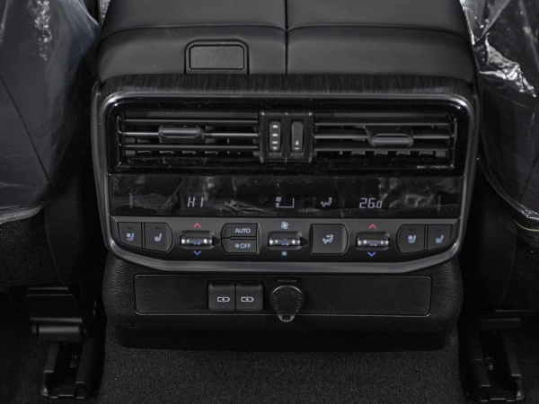 Toyota Land Cruiser, 300 Series фото №23