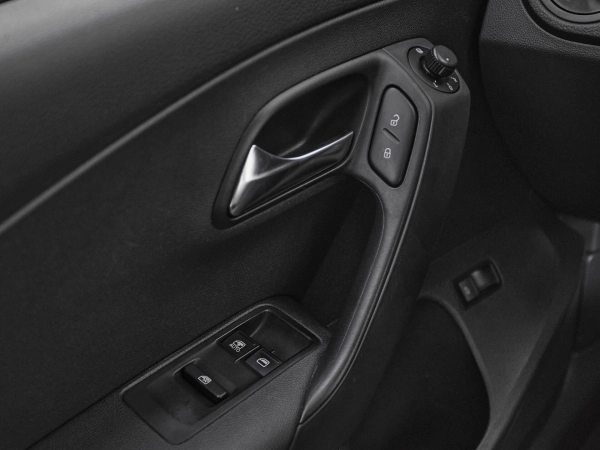 Volkswagen Polo, V Рестайлинг фото №11