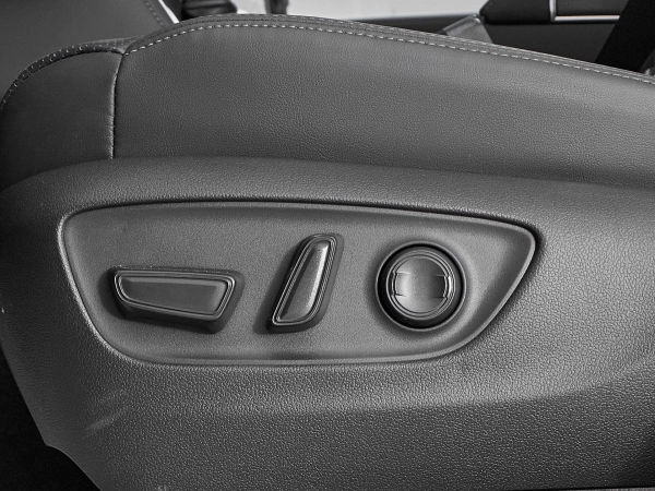 Toyota Land Cruiser, 300 Series фото №19