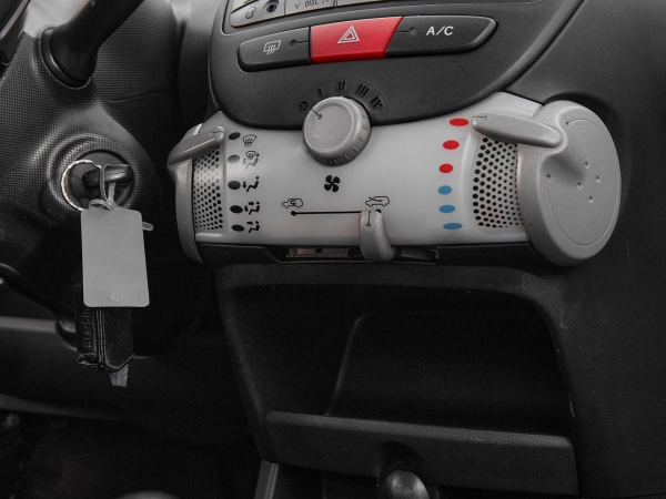 Peugeot 107, I Рестайлинг 2 фото №14