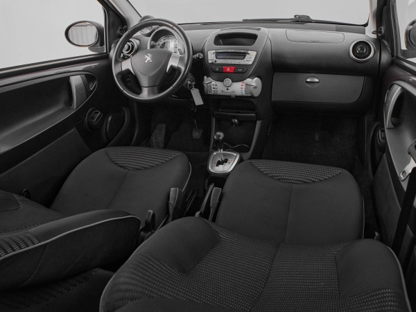 Peugeot 107, I Рестайлинг 2 фото №9