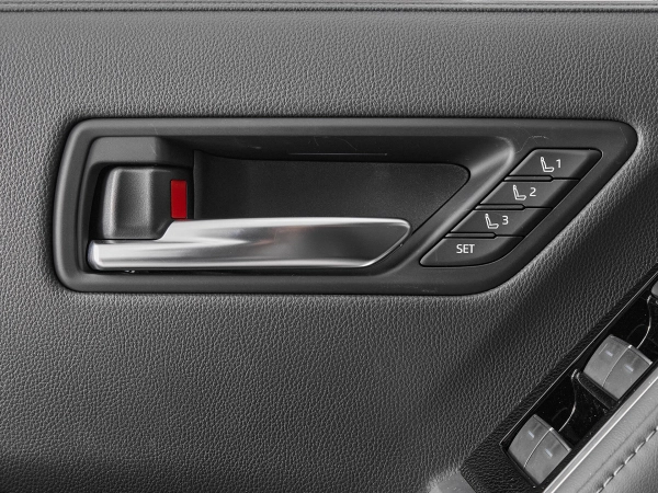 Toyota Land Cruiser, 300 Series фото №18