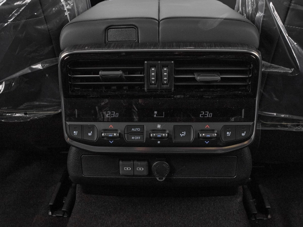 Toyota Land Cruiser, 300 Series фото №28