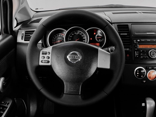 Nissan Tiida, I Рестайлинг фото №10
