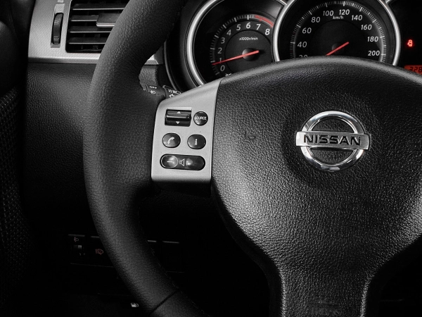 Nissan Tiida, I Рестайлинг фото №11