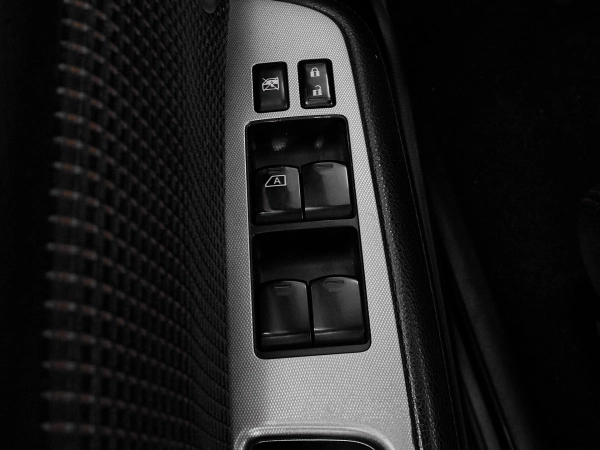 Nissan Tiida, I Рестайлинг фото №13