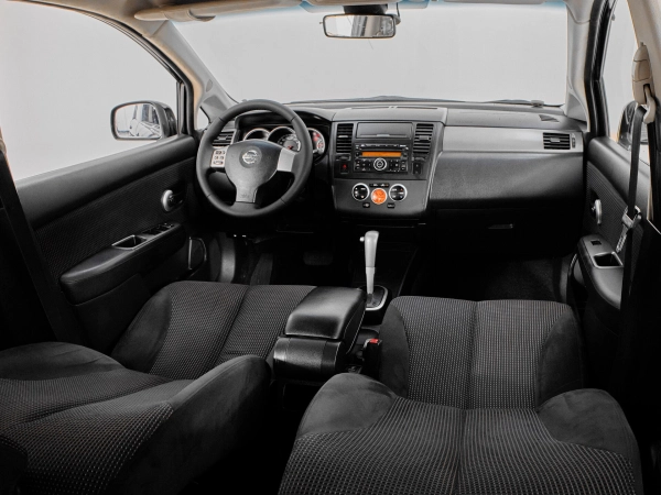 Nissan Tiida, I Рестайлинг фото №9