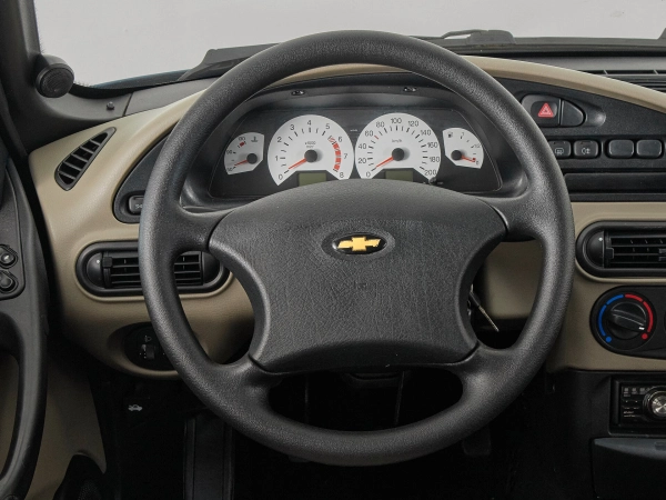 Chevrolet Niva, I фото №10