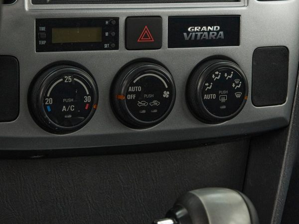 Suzuki Grand Vitara, I Рестайлинг фото №17