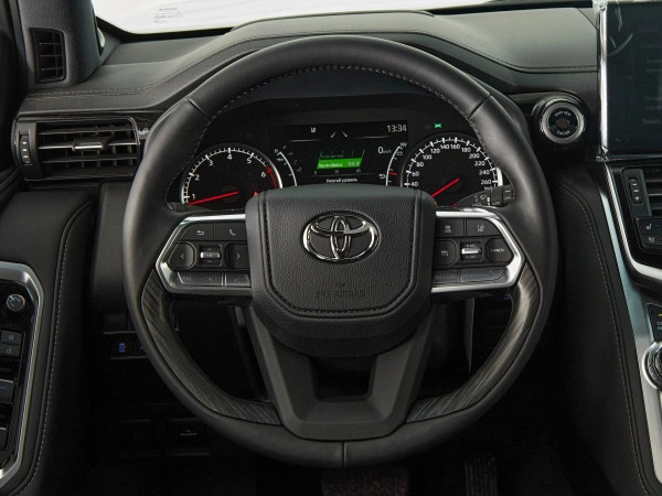 Toyota Land Cruiser, 300 Series фото №11