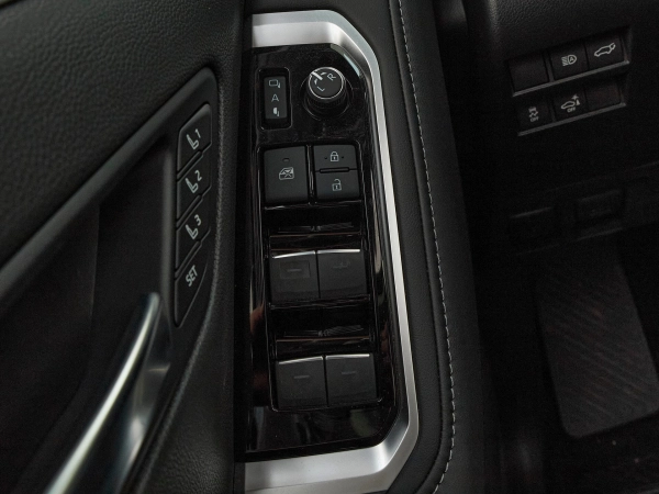 Toyota Land Cruiser, 300 Series фото №14