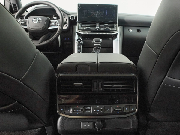 Toyota Land Cruiser, 300 Series фото №32