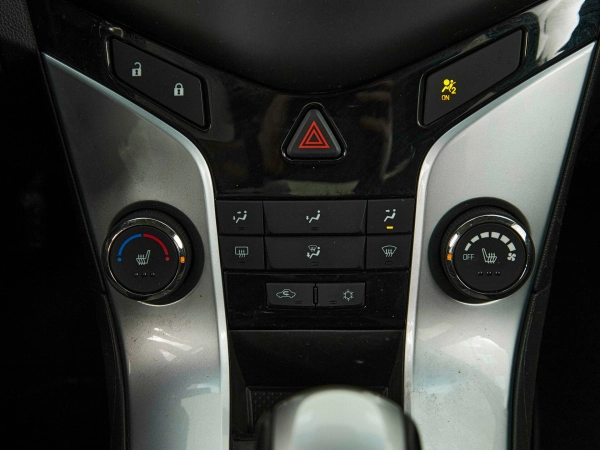 Chevrolet Cruze, I Рестайлинг фото №16