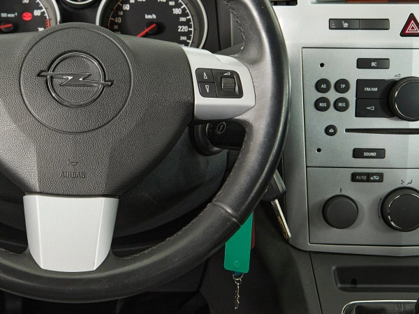 Opel Zafira, B Рестайлинг фото №13