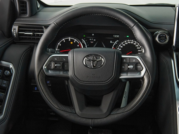 Toyota Land Cruiser, 300 Series фото №11
