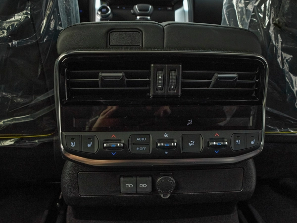 Toyota Land Cruiser, 300 Series фото №36