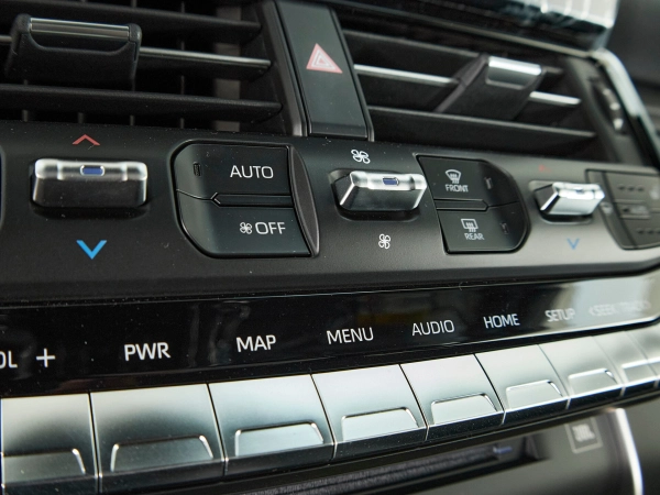 Toyota Land Cruiser, 300 Series фото №25