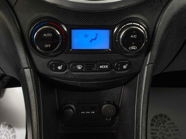 Hyundai Solaris, I фото №17
