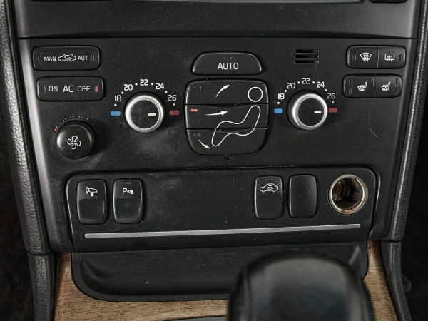 Volvo XC90, I Рестайлинг фото №19