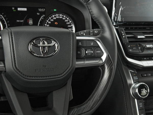 Toyota Land Cruiser, 300 Series фото №13