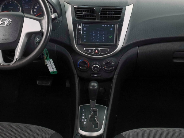 Hyundai Solaris, I фото №12