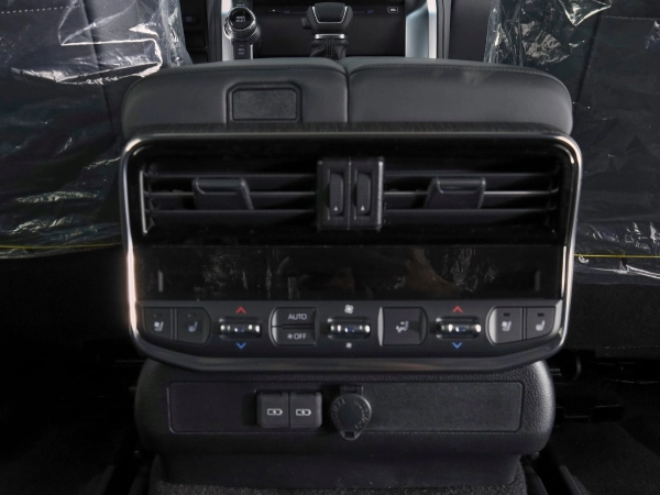 Toyota Land Cruiser, 300 Series фото №31