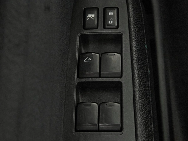 Nissan Tiida, I Рестайлинг фото №11