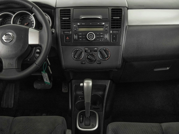 Nissan Tiida, I Рестайлинг фото №14