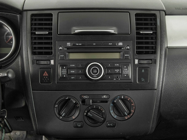 Nissan Tiida, I Рестайлинг фото №15