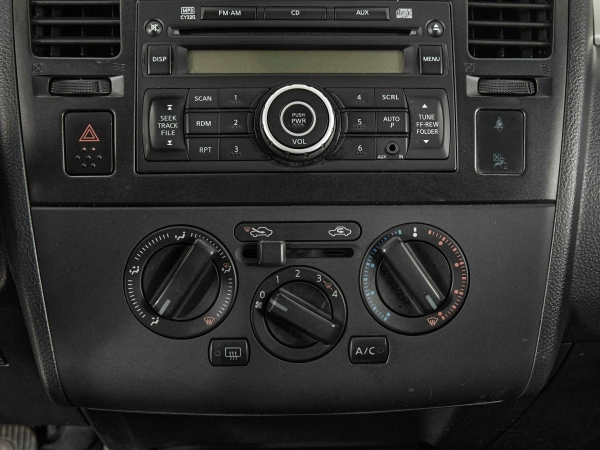 Nissan Tiida, I Рестайлинг фото №16