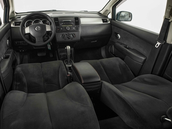 Nissan Tiida, I Рестайлинг фото №7